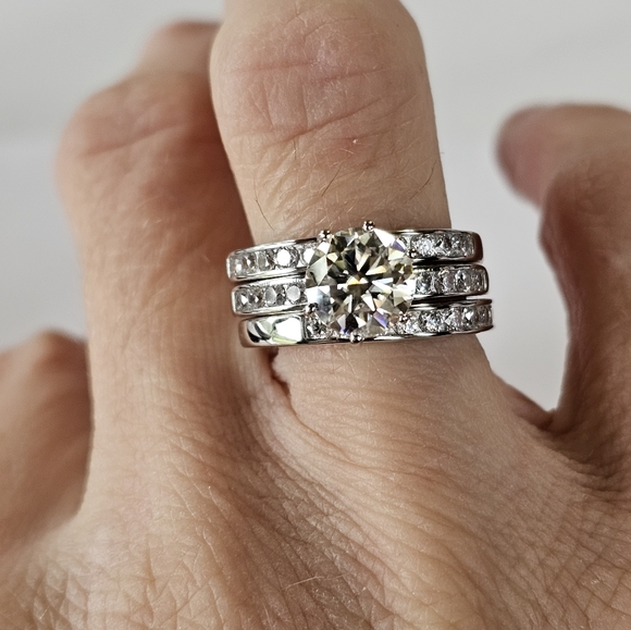 Genuine Certified 2 Carat Moissanite Rings Wedding Set. 18k/925Size 7 - Picture 12 of 12